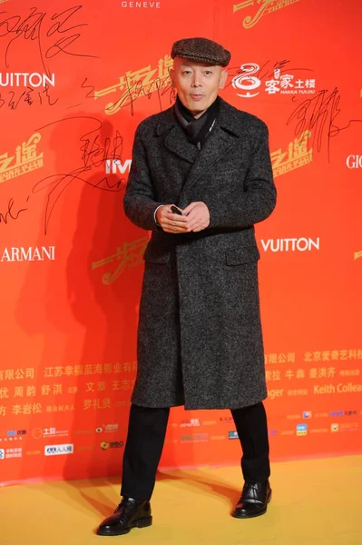 2014年12月15日 中国演员葛优在红地毯上为他的新片 子弹消失 首映式摆姿势 — 图库照片