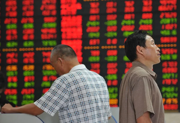 Chinese Investors Look Prices Shares Red Price Rising Green Price — Stock Photo, Image