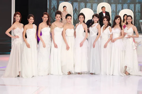 Top Finalistów Stanowią Podczas Półfinału Miss Hong Kong Pageant 2014 — Zdjęcie stockowe