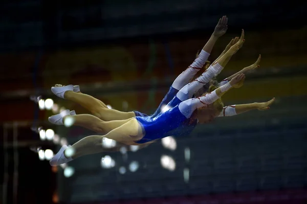 2014년 21일 장쑤성 난징시에서 2014 청소년 올림픽 트램폴린 결승전에서 프랑스의 — 스톡 사진