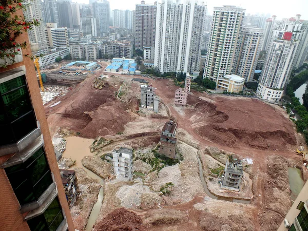 Nagel Huizen Worden Geïsoleerd Door Door Mens Gemaakte Sloten Jobsite — Stockfoto