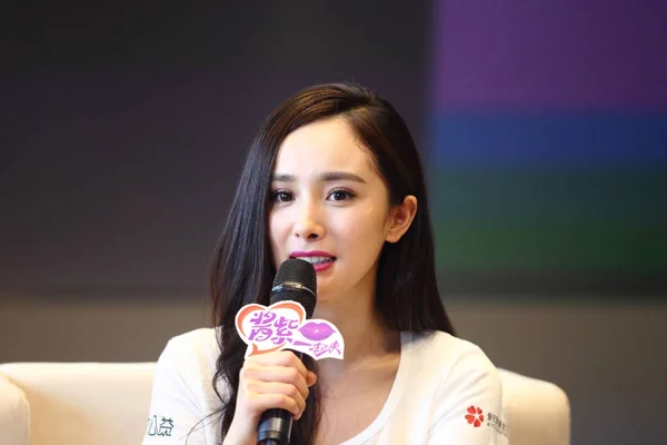 Китайская Актриса Выступила Пресс Конференции После Благотворительной Акции Случаю Всемирного — стоковое фото
