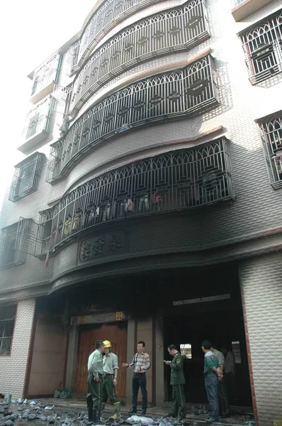 Kínai Tűzoltó Osztály Tisztviselői Vizsgálják Fehérnemű Gyár Égett Tüzet Junbu — Stock Fotó