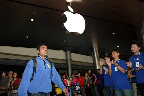 Clientes São Vistos Comprar Iphone Apple Loja Principal Maçãs Hong — Fotografia de Stock