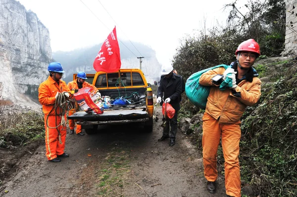 Elektromos Munkások Készít Kábeleket Mentési Helyén Földcsuszamlás Longchang Township Kaili — Stock Fotó