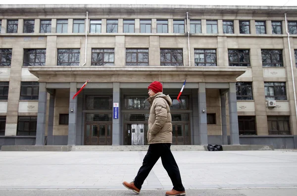 Estudante Passa Pela Ecole Centrale Pekin Universidade Beihang Buaa Pequim — Fotografia de Stock