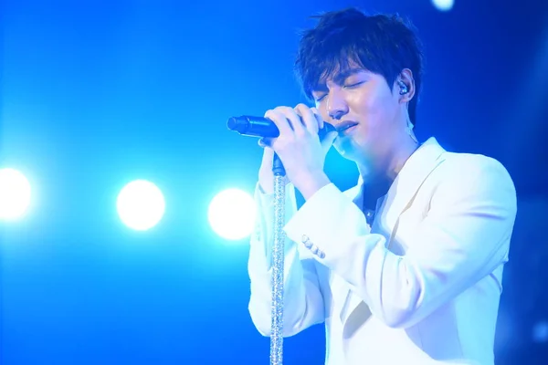 Jižní Korejský Zpěvák Herec Lee Min Provádí Během Svého Koncertu — Stock fotografie