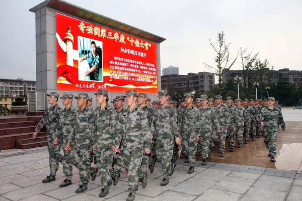 Kínai Pla Népek Felszabadítási Hadsereg Katonák Menet Útjukat Vissza Laktanyák — Stock Fotó