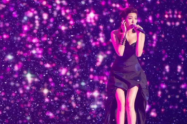 Taiwanese Singer Puff Kuo Performs Daphne Extreme Live 2014 Party — Stock Photo, Image