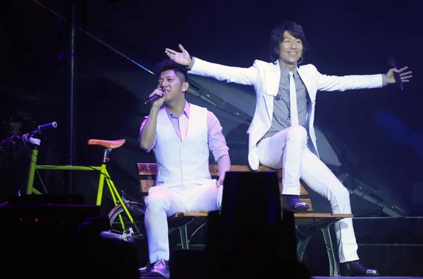 Chen Yufan Right Haiquan Chinese Pop Duet Quan Perform Concert — Stock Photo, Image