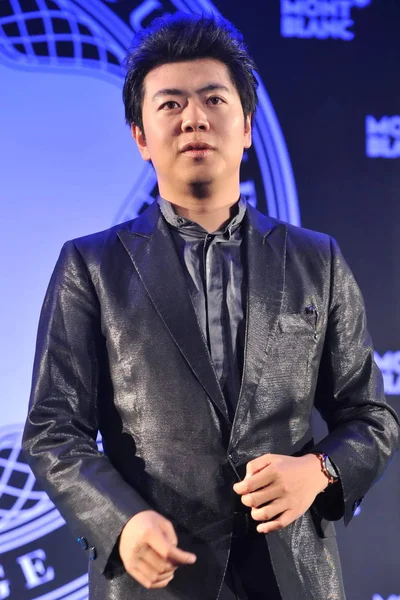 中国钢琴家郎朗出席2013年6月18日在中国北京丽思卡尔顿酒店举行的第22届万宝龙艺术赞助奖颁奖典礼 — 图库照片