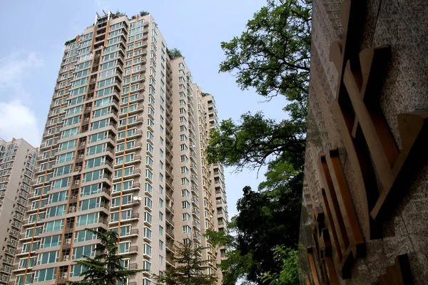 Edificio Apartamentos Que Profesor Construyó Una Cima Montaña Techo Representa — Foto de Stock