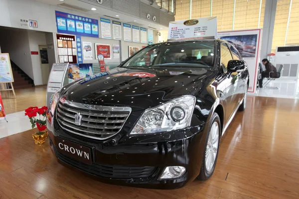 Toyota crown Stock Photos, Royalty Free Toyota crown Images | Depositphotos