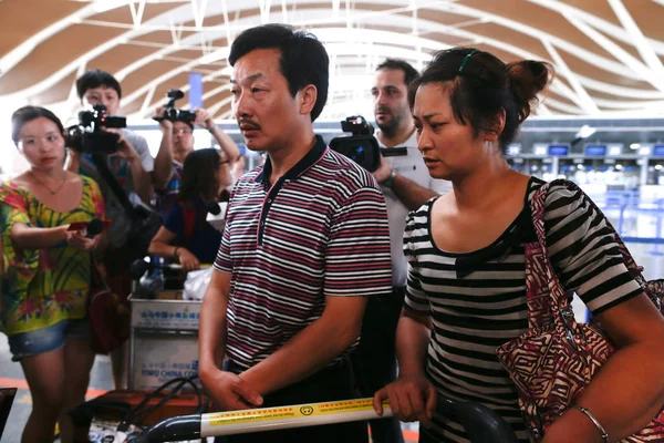 Батьки Фронт Китайської Школярки Ван Лінцзя Який Помер Авіакомпанії Asiana — стокове фото
