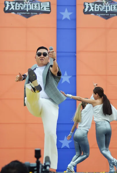 Rapper Korea Selatan Dan Sensasi Internet Psy Tampil Acara Peluncuran — Stok Foto