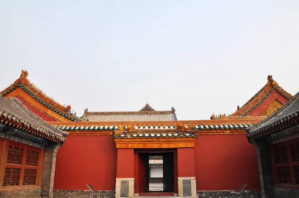 Vista Una Puerta Una Pared Roja Palacio Mukden También Conocido — Foto de Stock