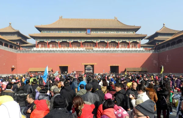 Toeristen Verdringen Verboden Stad Tijdens Het Lentefeest Het Chinese Nieuwjaar — Stockfoto