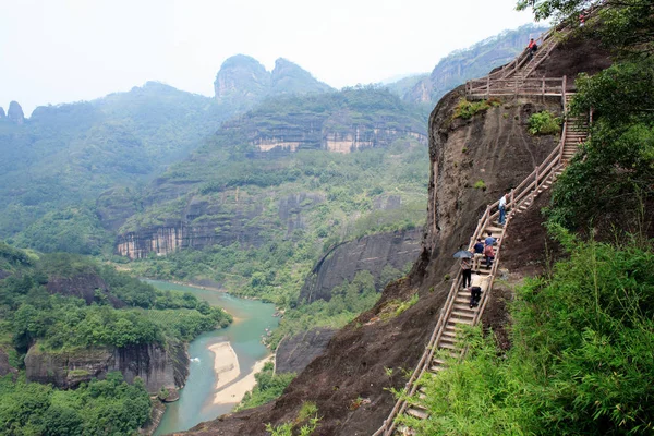 Les Touristes Escaladent Mont Wuyi Les Montagnes Wuyi Dans Ville — Photo