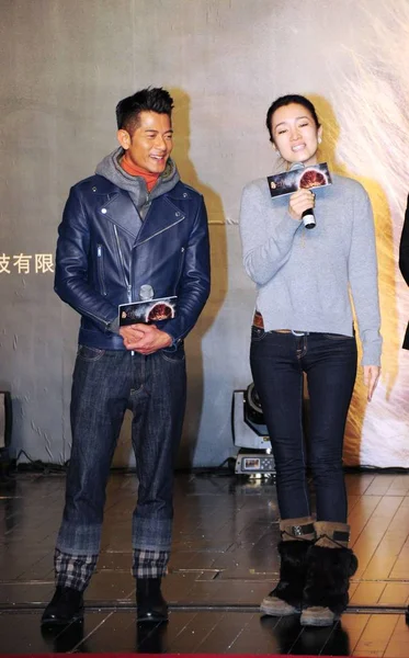 中国女優コン 香港の歌手および俳優アーロン コックは 2014 日東中国江蘇省無錫市で彼らの新しい映画 モンキー キング 撮影を開始する記者会見に出席します — ストック写真