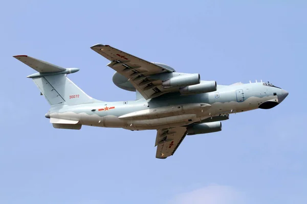 中国人民解放军 Pla 空军的一架 2000 机载预警和控制飞机在第十届中国国际航空航天展览会 中国航空展 前的一次演示飞行中进行表演 — 图库照片