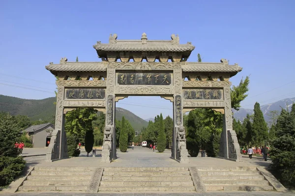 Вид Монастиря Шаолінь Його Пагоди Лісу Історичних Пам Ятників Dengfeng — стокове фото