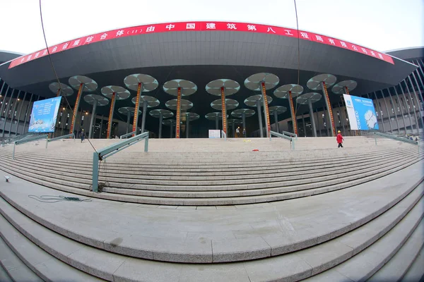 Şangay Hongqiao Ulaşım Merkezi Yakınında Yeni Tamamlanan Ulusal Sergi Konferans — Stok fotoğraf