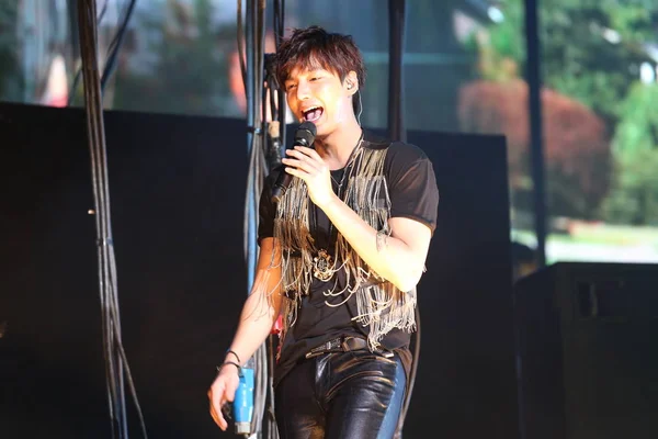 Sydkoreansk Sångare Och Skådespelare Lee Min Utför Sin Konsert Shanghai — Stockfoto