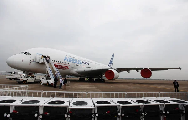 Airbus A380 Jumbo Jet Est Aéroport Zhuhai Jinwan Avant 10E — Photo