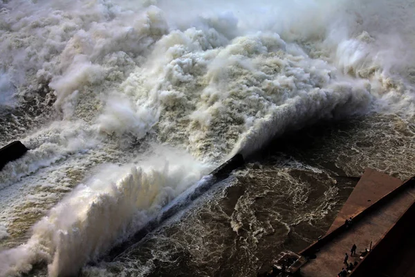 Water Gushes Out Sanmenxia Dam Yellow River Sediment Washing Operation — Stock Photo, Image