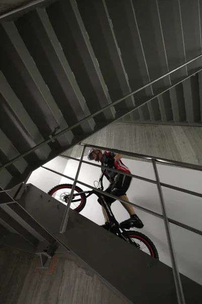 Krystian Herba Ciclista Polonês Sobe 754 Escadas Para Alcançar Centro — Fotografia de Stock