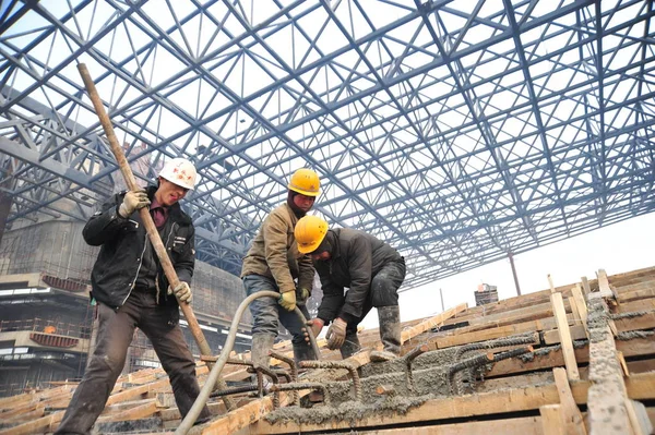 Китайские Рабочие Работают Строительной Площадке Большой Больницы Шаньси Городе Тайюань — стоковое фото