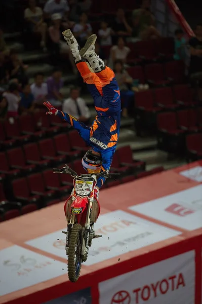 Piloto Realiza Compite Durante Noche Del Campeonato Mundial Motocross Estilo — Foto de Stock