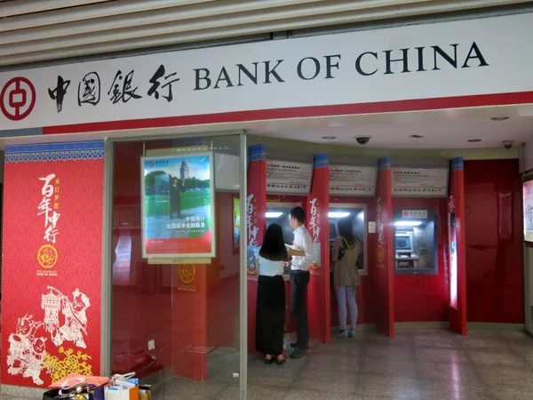 Ügyfelek Pénzt Vissza Atm Automaták Egy Ága Bank China Boc — Stock Fotó