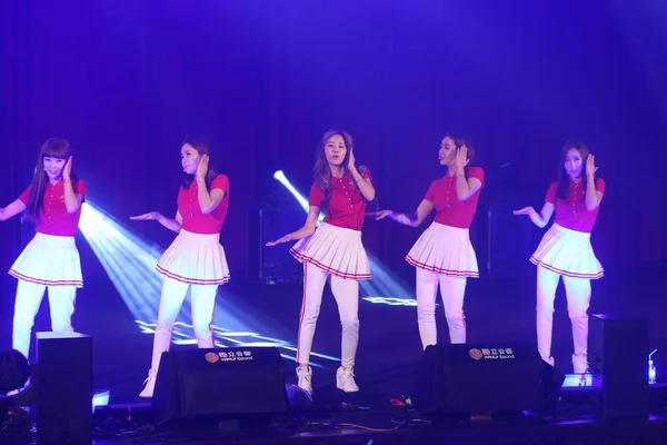 Cinco Membros Girl Group Sul Coreano Crayon Pop Apresentam Durante — Fotografia de Stock