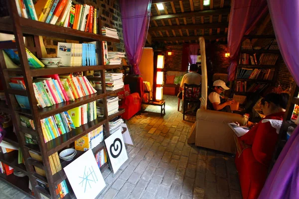 Los Clientes Leen Libros Café Ciudad Boao Ciudad Qionghai Provincia —  Fotos de Stock