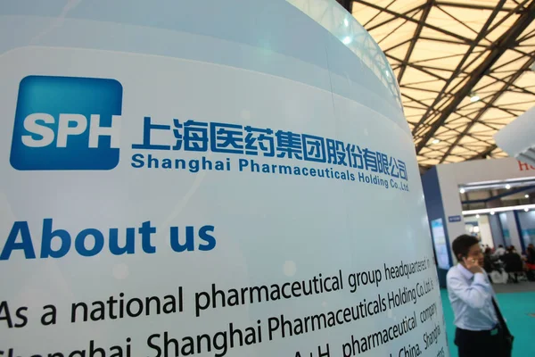 Visitor Walks Stand Shanghai Pharmaceutical Sph 12Th Cphi Icse Worldwide — Stock Photo, Image