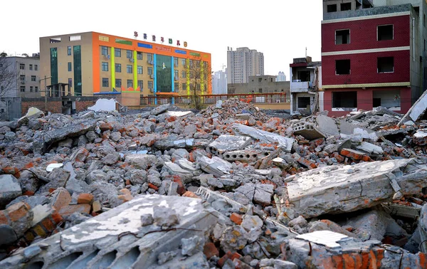 Vista Del Jardín Infantil Huamei Medio Los Escombros Casas Demolidas —  Fotos de Stock
