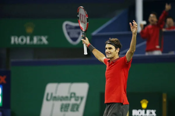 Roger Federer Suiza Celebra Después Derrotar Florian Mayer Alemania Segunda — Foto de Stock