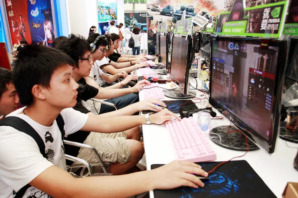 Látogatók Játssz Online Játékok Során China Digital Entertainment Expo Más — Stock Fotó