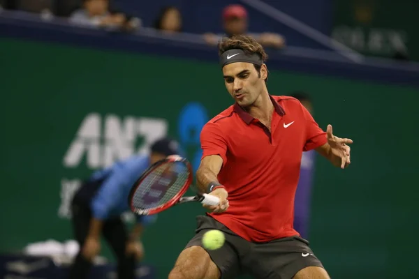 Roger Federer Schweiz Returnerar Ett Skott Till Roberto Bautista Agut — Stockfoto