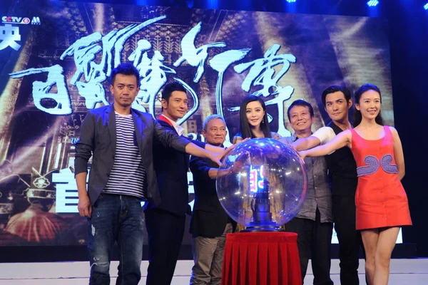 Von Links Die Chinesischen Schauspieler Wang Xuebin Und Huang Xiaoming — Stockfoto