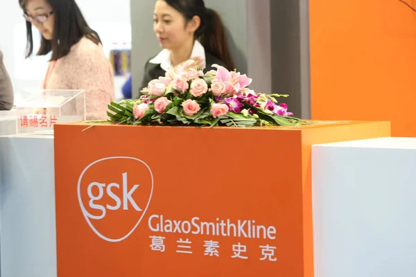 Clerks Work Stand Glaxosmithkline Gsk Exhibition Shanghai China May 2013 — Stock Photo, Image