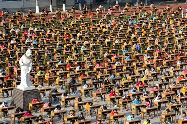 Los Estudiantes Participan Examen Campo Deportes Shaanxi Sanhe College Ciudad — Foto de Stock