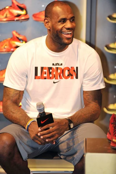 Superestrella Nba Lebron James Sonríe Durante Evento Promocional Nike Una — Foto de Stock