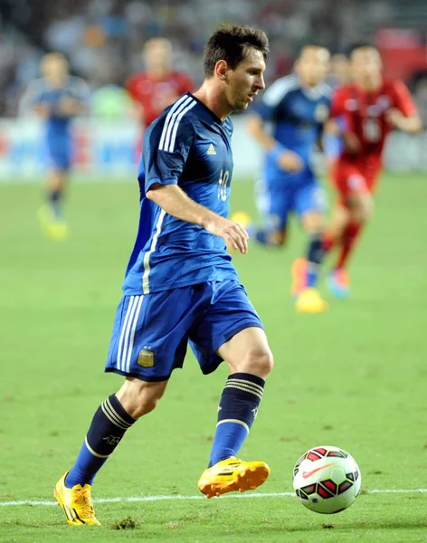 Lionel Messi Argentina Dribla Contra Hong Kong Durante Amistoso Futebol — Fotografia de Stock