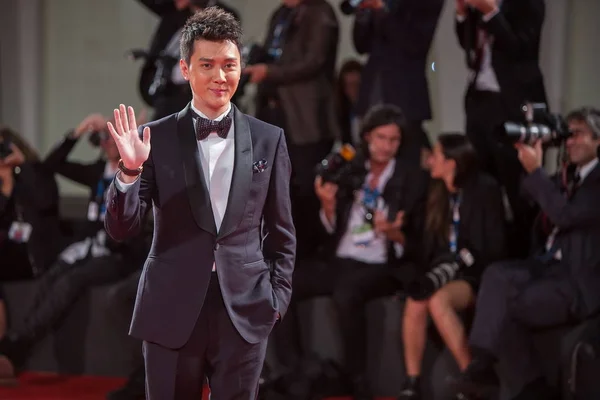 Acteur Chinois Feng Shaofeng Ondule Sur Tapis Rouge Pour Cérémonie — Photo