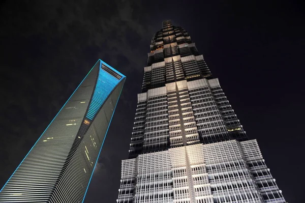 Éjszakai Kilátás Shanghai World Financial Center Balra Jinmao Torony Jobb — Stock Fotó