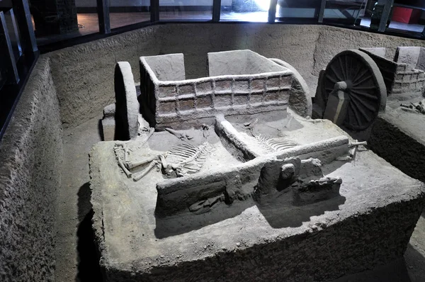 2011年12月10日 中国河南省中南部安陽市の安陽インスー博物館でのシャン王朝の戦車ピットの眺め 2011年12月10日 — ストック写真