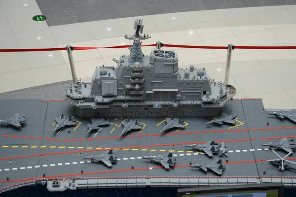 Parte Modelo Liaoning Aircraft Carrier Feito Tijolos Lego Retratado Shopping — Fotografia de Stock