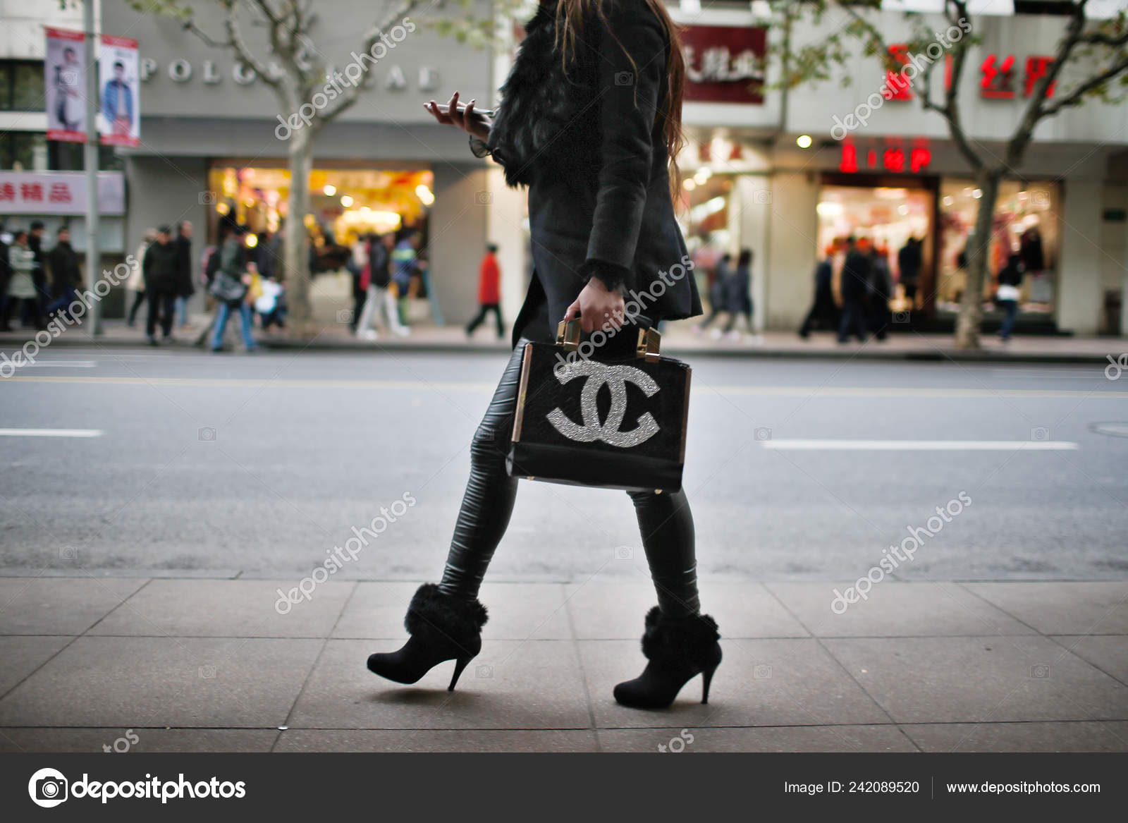 Woman Carrying Chanel Handbag Uses Her Mobile Phone She Walks